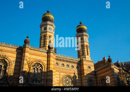 Dohány-Straße oder große jüdische Synagoge Nagy zsinagóga. Die zweitgrößte Synagoge der Welt Revival im maurischen Stil gebaut. Budapest Ungarn, So Stockfoto