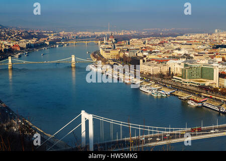 Blick von der Zitadelle auf die Donau, die Elisabethbrücke, Pest. Budapest Ungarn, Südosteuropa Stockfoto