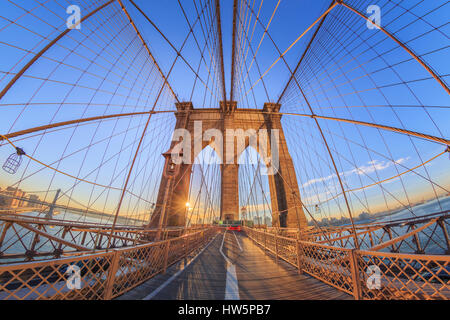 USA, New York und Brooklyn Bridge