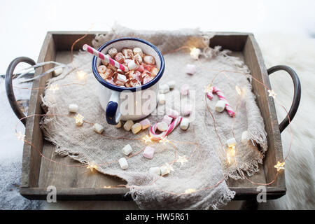 Heiße Schokolade mit Pfefferminze und marshmallows Stockfoto