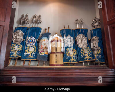 Thora im Inneren der Synagoge Thoraschrein bei der hebräische Kongregation von St. Thomas (Charlotte Amalie), Virgin Islands Stockfoto