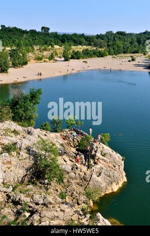 Frankreich, Herault, der Causses und der Cevennen, mediterranen Agro pastorale Kulturlandschaft, als Weltkulturerbe von der UNESCO, Saint Guilhem Le Desert, beschriftet Les Plus beaux villages de France (Schönste Dörfer Frankreichs), Website namens Pont du Diable (teufelsbrücke) Stockfoto