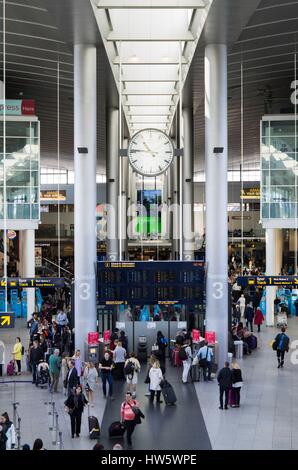 Dänemark, Zealand, Kopenhagen, Kopenhagen Intertnational Flughafen, Innere des Terminal 3 Stockfoto