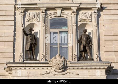 Kanada, in der Provinz Quebec, Quebec, Parliament Hill, dem Parlament, Skulpturen an der Fassade mit dem Motto, das ich unter die Arme der Provinz erinnern Stockfoto