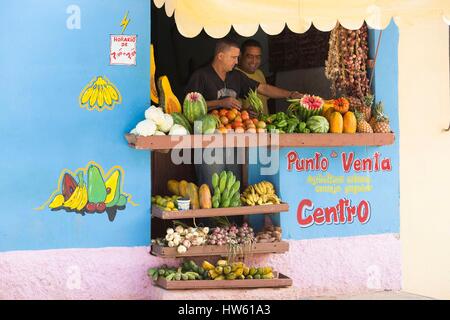 Kuba, Provinz Sancti Spiritus, Trinidad de Cuba als Weltkulturerbe von UNESCO, Obst und Gemüse laden in einem Haus im Kolonialstil Stockfoto