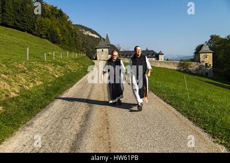 Frankreich, Savoyen, Plancherine, Bauges Bergkette, Zisterzienser Kloster Notre Dame de Tamie, Mönche Stockfoto