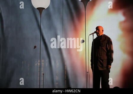 Berlin, Deutschland, 9. November 2014: Peter Gabriel führt live auf der Bühne während der 25. Jahrestag des Falls der Berliner Mauer. Stockfoto