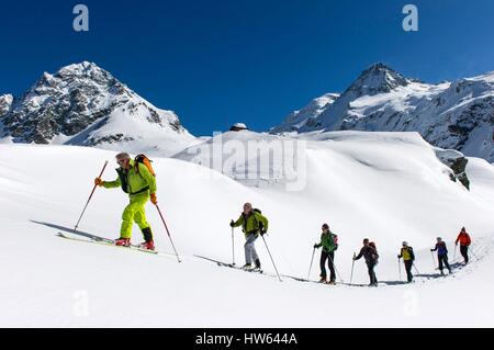 Italien, Piemont, Val Pellice, gegen den Hals in der Manzol Granero Schutzhütte hinauf links des Gipfels Monte Manzol 2933m, rechts Monte Granero 3170m Stockfoto