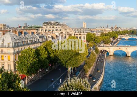 Frankreich, Paris, aufgeführt als Welt Heriatge von der UNESCO, der Quai du Louvre entlang der Seine vor Filialen der samaritischen Frau. Der Pont Neuf überspannt den Anschluss am Ufer überqueren Paris von Ost nach West (Luftbild) Stockfoto