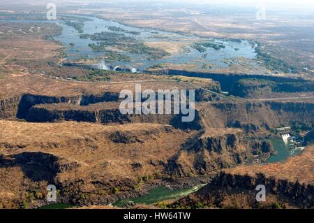 Simbabwe, Matabeleland North Province, Zambesi River, die Victoriafälle, aufgeführt als Weltkulturerbe von der UNESCO (Luftbild) Stockfoto