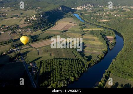 Frankreich, Dordogne, schwarzen Perigord, Dordogne, La Roque-Gageac,, hot Air Ballon oder Ballon (Luftbild) Stockfoto