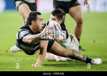 Hull FC Mahe Fonua am ball in der Super League match bei KCOM Stadion, Rumpf. Stockfoto