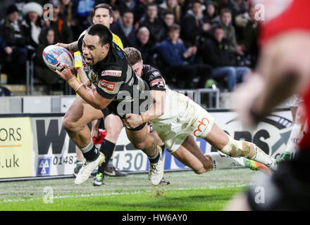 Hull FC Mahe Fonua erhält einen Versuch während der Super-League-Spiel im KCOM-Stadion, Rumpf. Stockfoto