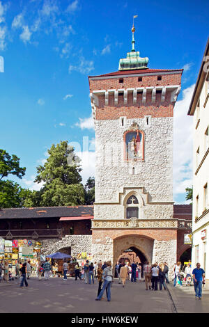 St. Florian-Tor, einer der Eingänge in die Altstadt in Krakau in Polen, Europa, 4. Juli 2004 Stockfoto