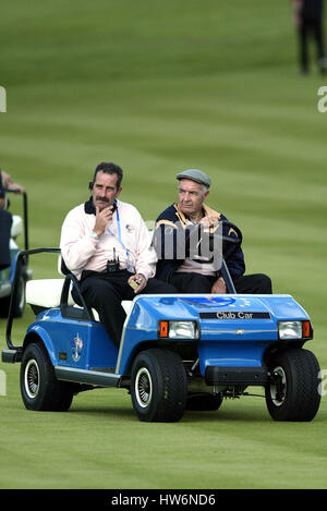 BOB & SAM TORRANCE RYDER CUP 02 Glockenturm BELFRY SUTTON COLDFIELD BIRMINGHAM ENGLAND 24. September 2002 Stockfoto