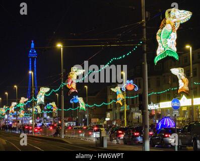 Blackpool Tower und den Illuminationen entlang der goldenen Meile Stockfoto