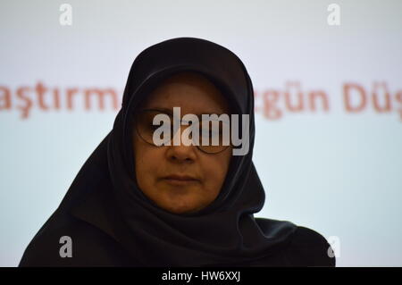 Ankara, Türkei. 18. März 2017. Huda Kaya, Stellvertreter der pro-kurdischen Partei Peoples' Democratic Party (HDP) besucht politischen fürchten und waghalsiger Symposium um einen Vortrag auf politischen Angst während der Notstand und Verfassungsreferendum in Ankara. Bildnachweis: Altan Gocher/Pacific Press/Alamy Live-Nachrichten Stockfoto