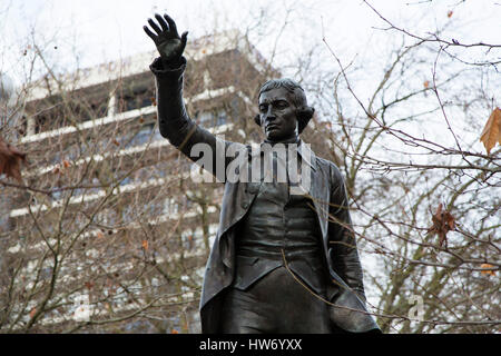 Statue von Edmund Burke in Bristol, England. Burke war eine liberale Denker und irischer Staatsmann und diente als Mitglied des Parlaments für Bristol. Stockfoto