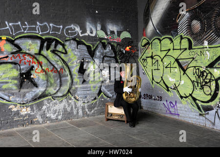 Straße Entertainer in der Nähe von The Anchor Gastwirtschaft, Bankside, Southwark, London, SE1, UK Stockfoto