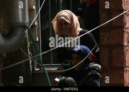 Hebron, Palästina. 16. Oktober 2012. Trauernden reagiert während der Beerdigung von 16-jährigen palästinensischen Mourad Youssef Abu Ghazi im Flüchtlingslager Arroub in der Nähe von der Westbank-Stadt Hebron. Mourad wurde von israelischen Soldaten am Tag zuvor bei Zusammenstößen erschossen. Bildnachweis: Osama Qawasmi/Pacific Press/Alamy Live-Nachrichten Stockfoto