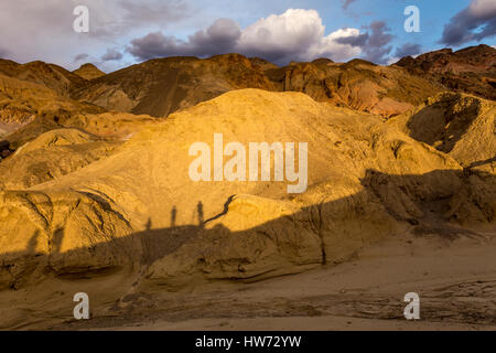 Menschen, Touristen, Besucher, Künstler-Palette, Artist Drive, schwarze Berge, Death Valley Nationalpark, Death Valley, Kalifornien Stockfoto