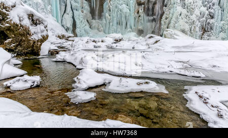 Plitvicer Seen schneereichen winter Stockfoto