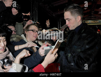 Cast-Mitglieder besuchen die Premiere für "The Lost City of Z' auf der 67. Internationalen Filmfestspiele Berlin (Berlinale) im Zoo Palast mit: Robert Pattinson Where: Berlin, Deutschland bei: Kredit-14. Februar 2017: IPA/WENN.com ** nur verfügbar für die Veröffentlichung in UK, USA, Deutschland, Österreich, Schweiz ** Stockfoto