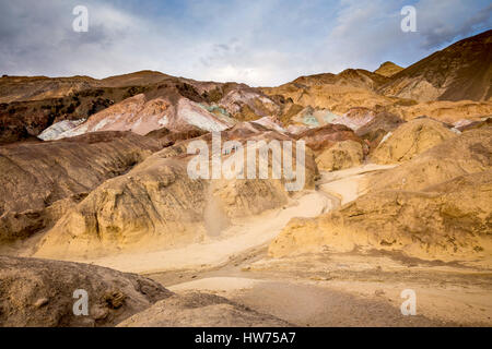 Menschen, Touristen, Besucher, Künstler-Palette, Artist Drive, schwarze Berge, Death Valley Nationalpark, Death Valley, Kalifornien Stockfoto