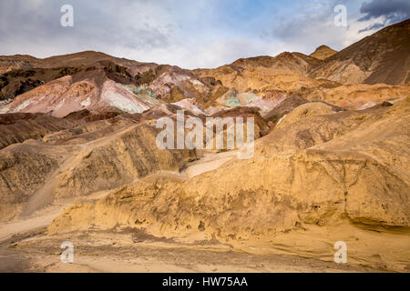 Menschen, Touristen, Besucher, Künstler-Palette, Artist Drive, schwarze Berge, Death Valley Nationalpark, Death Valley, Kalifornien Stockfoto