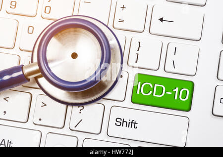 Internationalen Klassifikation der Krankheiten und verwandter Gesundheitsprobleme 10. Revision oder ICD-10 und Stethoskop medizinische auf Computer-Tastatur. Stockfoto