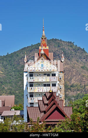 Die Wohngebäude der Mönche in der Tempelanlage Wat Phra Sorn Kaew am Khao Khor in Thailand Stockfoto
