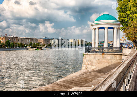 Malerische Luftaufnahme über der Moskwa aus westlichen Grenze des Gorki Park in Moskau, Zentralrussland Stockfoto