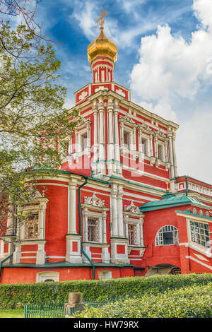 Orthodoxe Kirche in Nowodewitschi-Kloster, Wahrzeichen und Sehenswürdigkeiten in Moskau, Russland. UNESCO-Weltkulturerbe Stockfoto