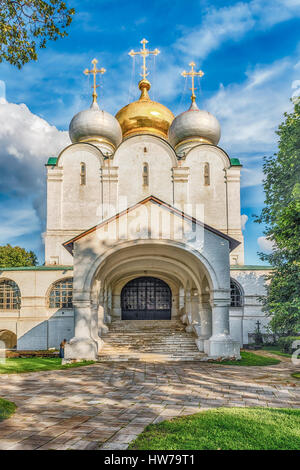 Orthodoxe Kirche in Nowodewitschi-Kloster, Wahrzeichen und Sehenswürdigkeiten in Moskau, Russland. UNESCO-Weltkulturerbe Stockfoto