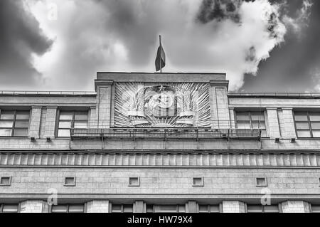 Detail an der Fassade der Staatsduma, Parlament Gebäude der Russischen Föderation, Wahrzeichen im Zentrum von Moskau Stockfoto