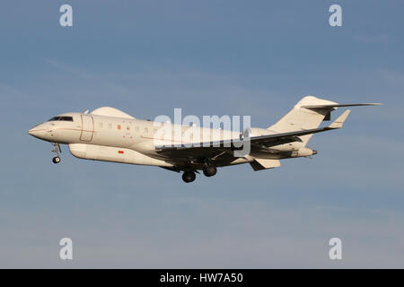 Bombardier Global Express Ansatz zur RAF Mildenhall. Dieses Flugzeug wurde schließlich das neue e-11 von der USAF übernommen. Stockfoto