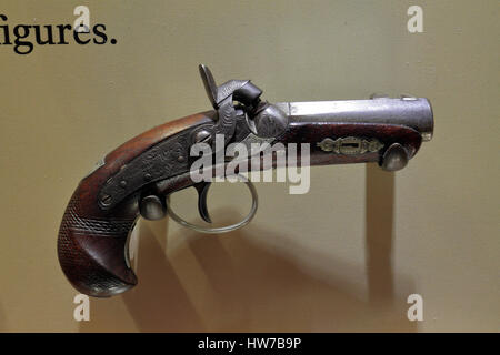 Die Taschenpistole Deringer (. 45) auf dem Display in der Springfield Armory National Historic Site, Springfield, Ma, Vereinigte Staaten. Stockfoto