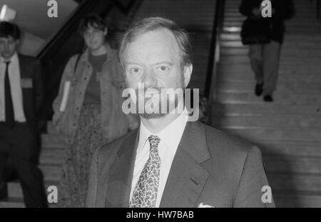 Robin Cook, Schatten Staatssekretär für Gesundheit und Arbeit Partei Parlamentsmitglied für Livingstone, besucht am Parteitag in Brighton, England am 1. Oktober 1991. Stockfoto