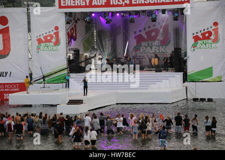 Berlin, Deutschland, 12. Juli 2014: "Energie im Park"-Konzert mit Chris Cab, Mark Foster, Nico & Vinz und Sierra Kidd. Stockfoto