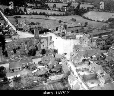 Normandie, Frankreich, Juni 1944. Dörfer und die Stadt in Schutt und Asche nach der Bombardierung und kämpfen, Zweiter Weltkrieg Stockfoto
