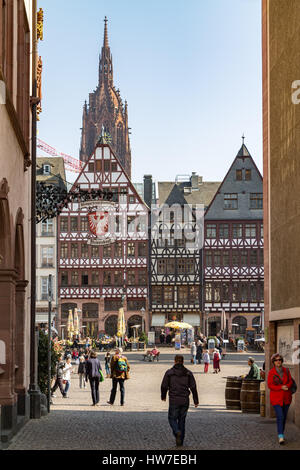 Am Frankfurter Römerberg wurden tagsüber Fachwerke errichtet Stockfoto