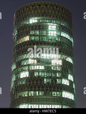 Westhafen Tower in Frankfurt am Main in der Nacht Stockfoto