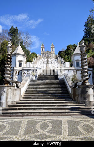 frontaler Treppe des Heiligtums von Bom Jesus Stockfoto