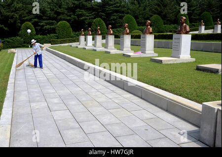 09.08.2012, Pjöngjang, Demokratische Volksrepublik Korea, Asien - Grabsteine auf dem Friedhof der revolutionären Märtyrer" in Pjöngjang. Stockfoto