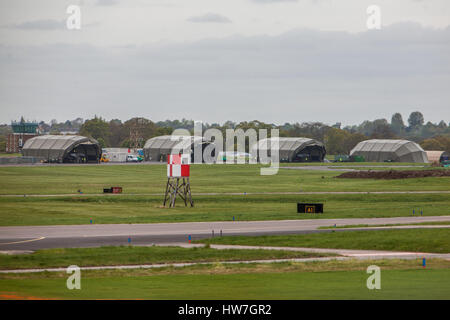 RAF Taifune & RN Sea Kings nehmen befristete Aufenthaltserlaubnis an RAF Northolt, als Teil des Olympischen Wächter.  Mitwirkende: Atmosphäre, wo anzeigen: London, Vereinigtes Königreich bei: 5. Mai 2012 Stockfoto