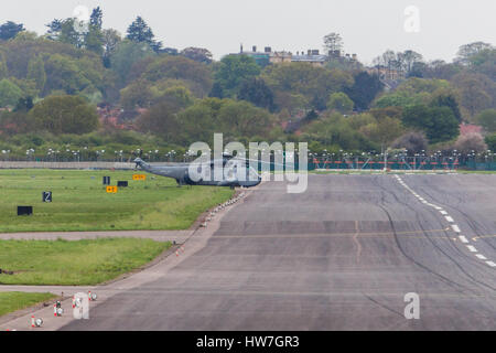 RAF Taifune & RN Sea Kings nehmen befristete Aufenthaltserlaubnis an RAF Northolt, als Teil des Olympischen Wächter.  Mitwirkende: Atmosphäre, wo anzeigen: London, Vereinigtes Königreich bei: 5. Mai 2012 Stockfoto