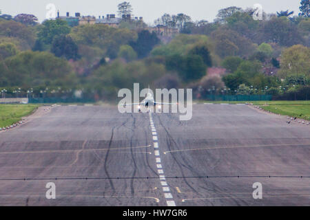 RAF Taifune & RN Sea Kings nehmen befristete Aufenthaltserlaubnis an RAF Northolt, als Teil des Olympischen Wächter.  Mitwirkende: Atmosphäre, wo anzeigen: London, Vereinigtes Königreich bei: 5. Mai 2012 Stockfoto