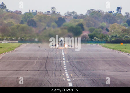 RAF Taifune & RN Sea Kings nehmen befristete Aufenthaltserlaubnis an RAF Northolt, als Teil des Olympischen Wächter.  Mitwirkende: Atmosphäre, wo anzeigen: London, Vereinigtes Königreich bei: 5. Mai 2012 Stockfoto