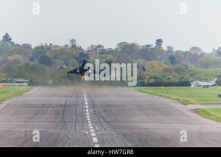 RAF Taifune & RN Sea Kings nehmen befristete Aufenthaltserlaubnis an RAF Northolt, als Teil des Olympischen Wächter.  Mitwirkende: Atmosphäre, wo anzeigen: London, Vereinigtes Königreich bei: 5. Mai 2012 Stockfoto