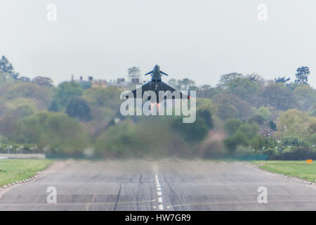 RAF Taifune & RN Sea Kings nehmen befristete Aufenthaltserlaubnis an RAF Northolt, als Teil des Olympischen Wächter.  Mitwirkende: Atmosphäre, wo anzeigen: London, Vereinigtes Königreich bei: 5. Mai 2012 Stockfoto